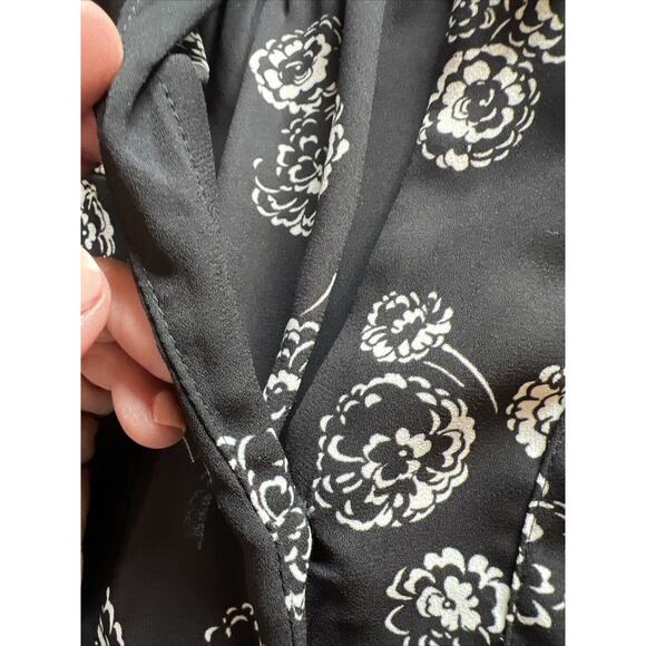 Ann Taylor Size XS Black Floral V Neck Silky 100% Polyester Long Sleeve blouse - Picture 8 of 11